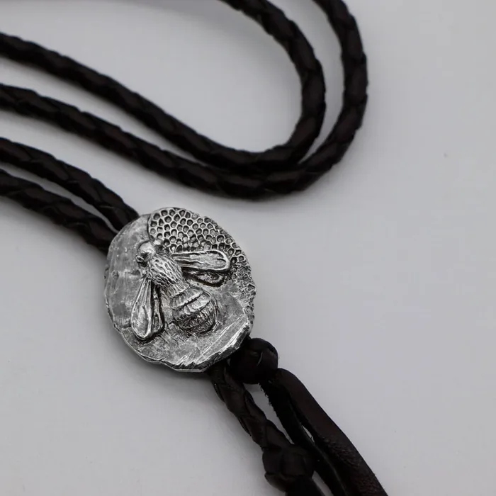 Melipona corbatin correa de piel trenzada MARIA MARISCAL Earrings