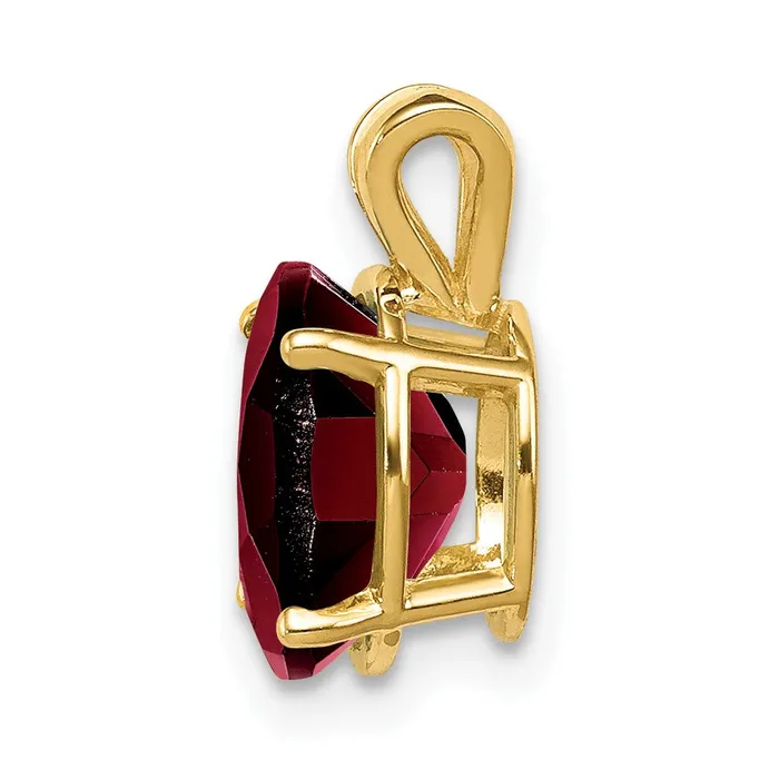 TreasureFineJewelers Necklaces 14k Yellow Gold 9x7mm Oval Garnet pendant
