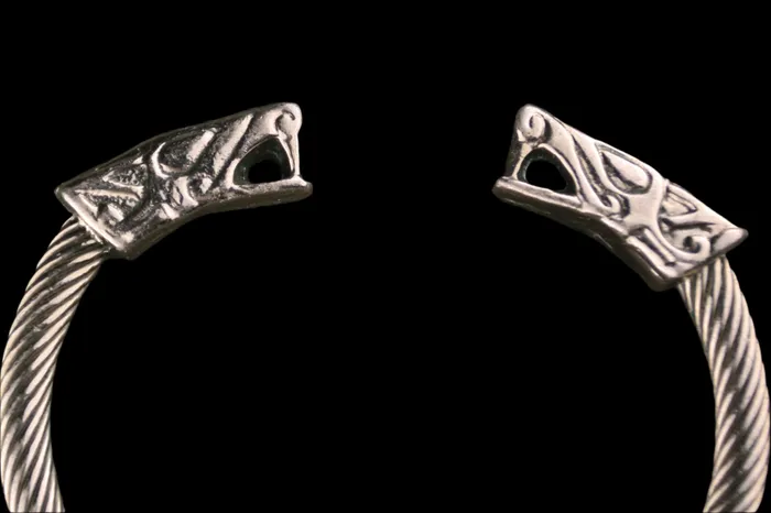 Valhallas silver Wolf Head Bracelet in Bronze Bracelets