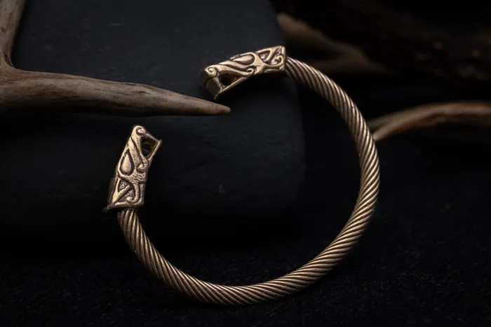 Valhallas silver Wolf Head Bracelet in Bronze Bracelets