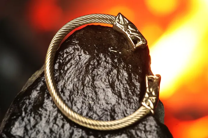 Valhallas silver Wolf Head Bracelet in Bronze Bracelets