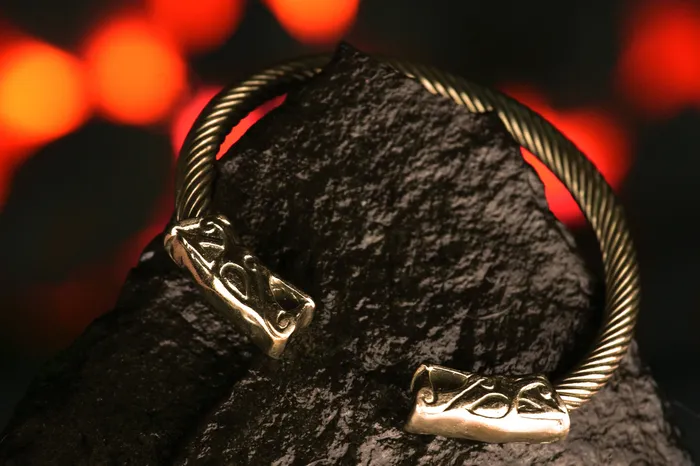 Valhallas silver Wolf Head Bracelet in Bronze Bracelets