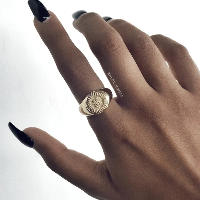 KHLOE JEWELS Necklaces Round Initial Chunky Signet
