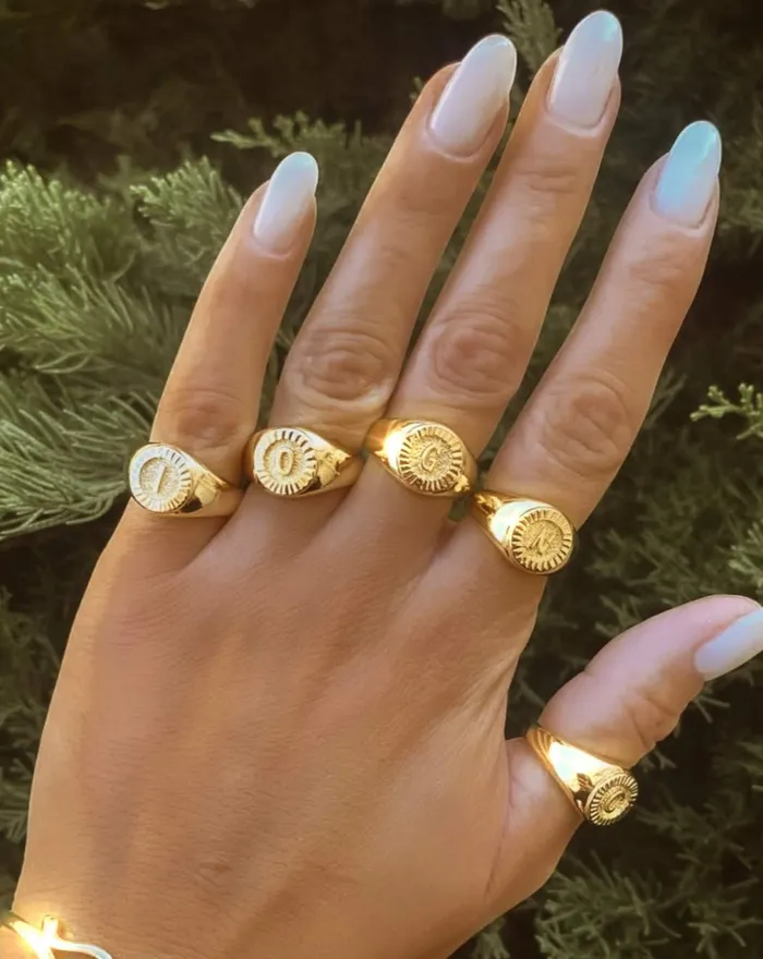 KHLOE JEWELS Necklaces Round Initial Chunky Signet