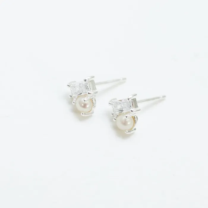 Tashi Rings Silver CZ Baguette Pearl Studs